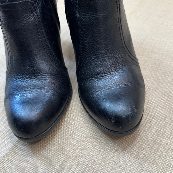 Born 'Claire' Black Leather Short Booties Boots - Picture 4 of 13